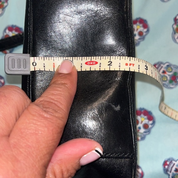 Monsac Originals Elegant Black Leather Crossbody Bag - Picture 15 of 16